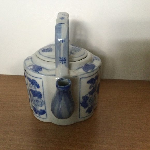 Chinese blue and white porcelain teapot small hand painted marked unique shape - Picture 2 of 7